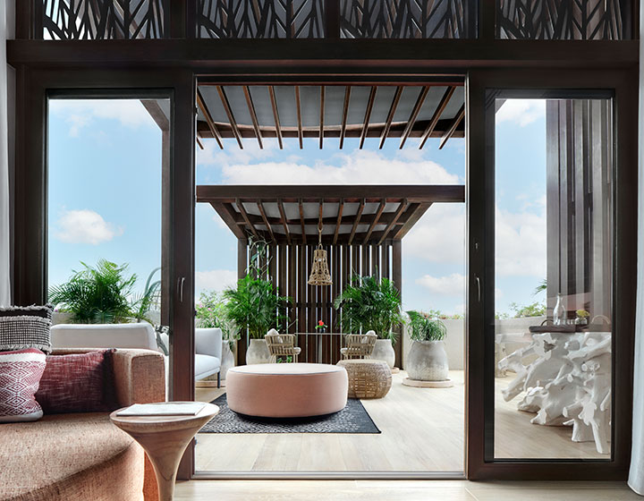 roatan outdoor patio